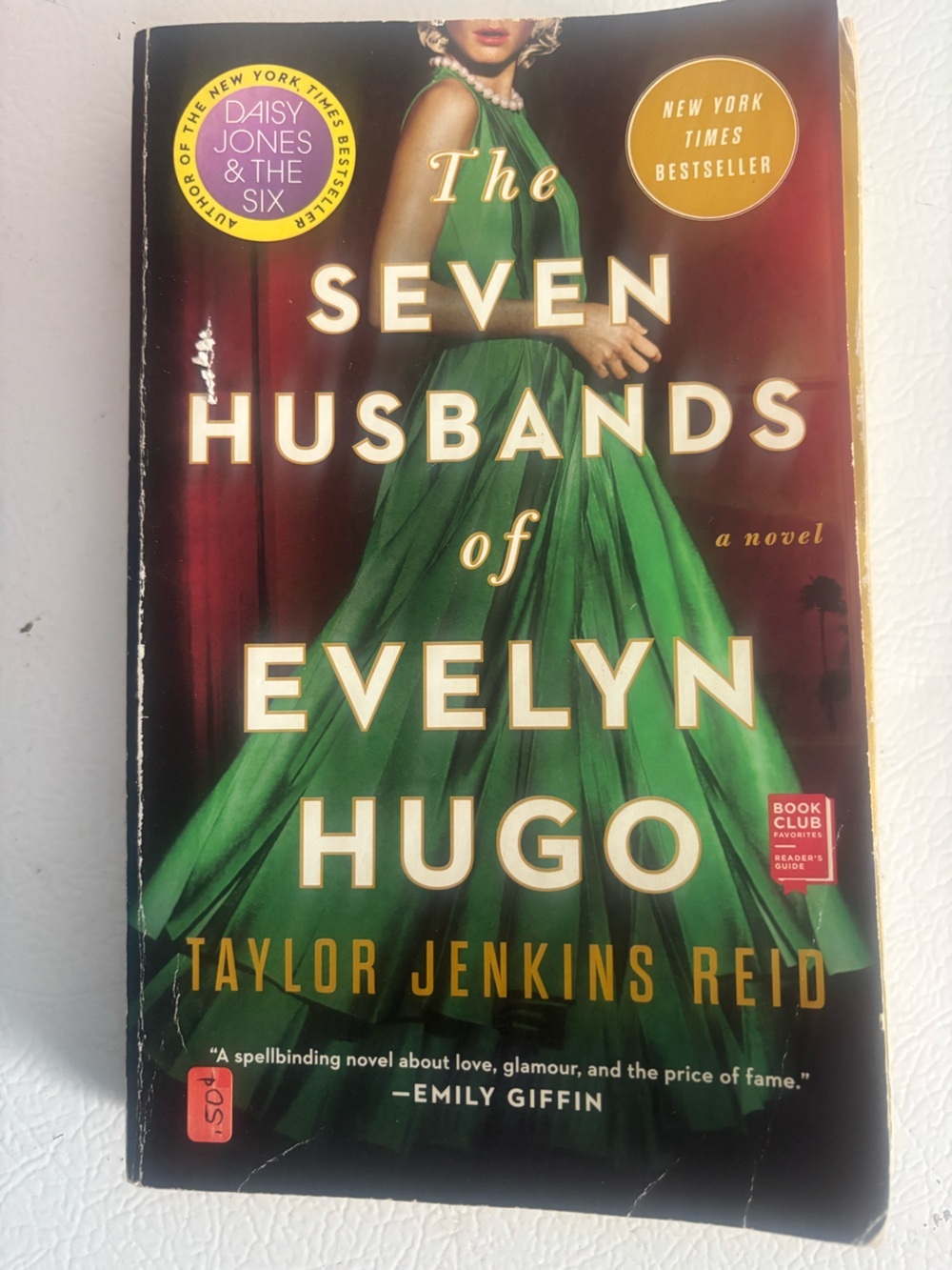 The seven husbands of Evelyn Hugo book - Picture 1 of 2